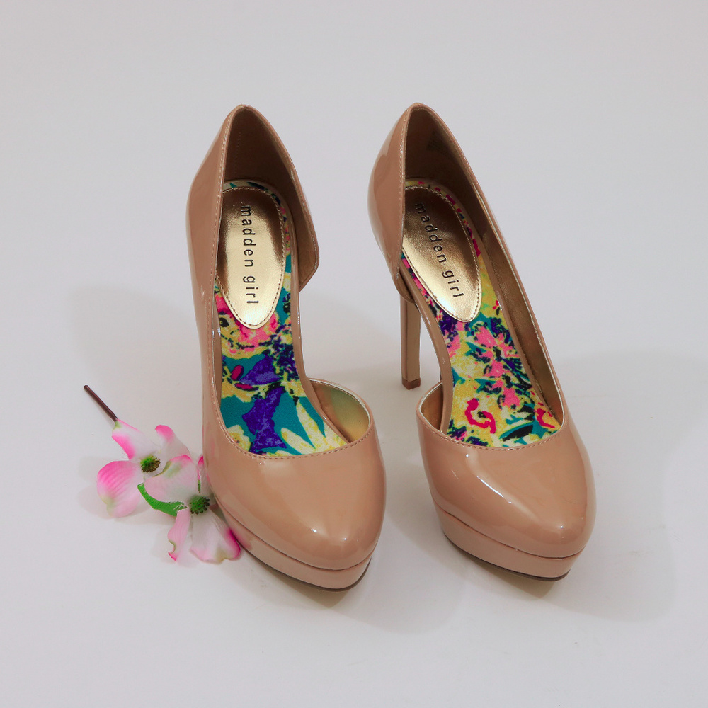 EUC Madden Girl Nude Faux Patent Leather PlatformE